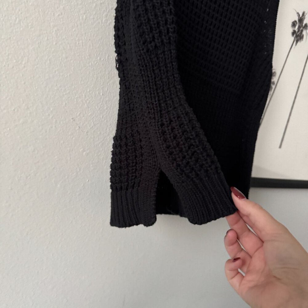Universal Thread | EUC Openwork Crochet Sleeveless Sweater Tank Top Black Medium - Picture 9 of 12